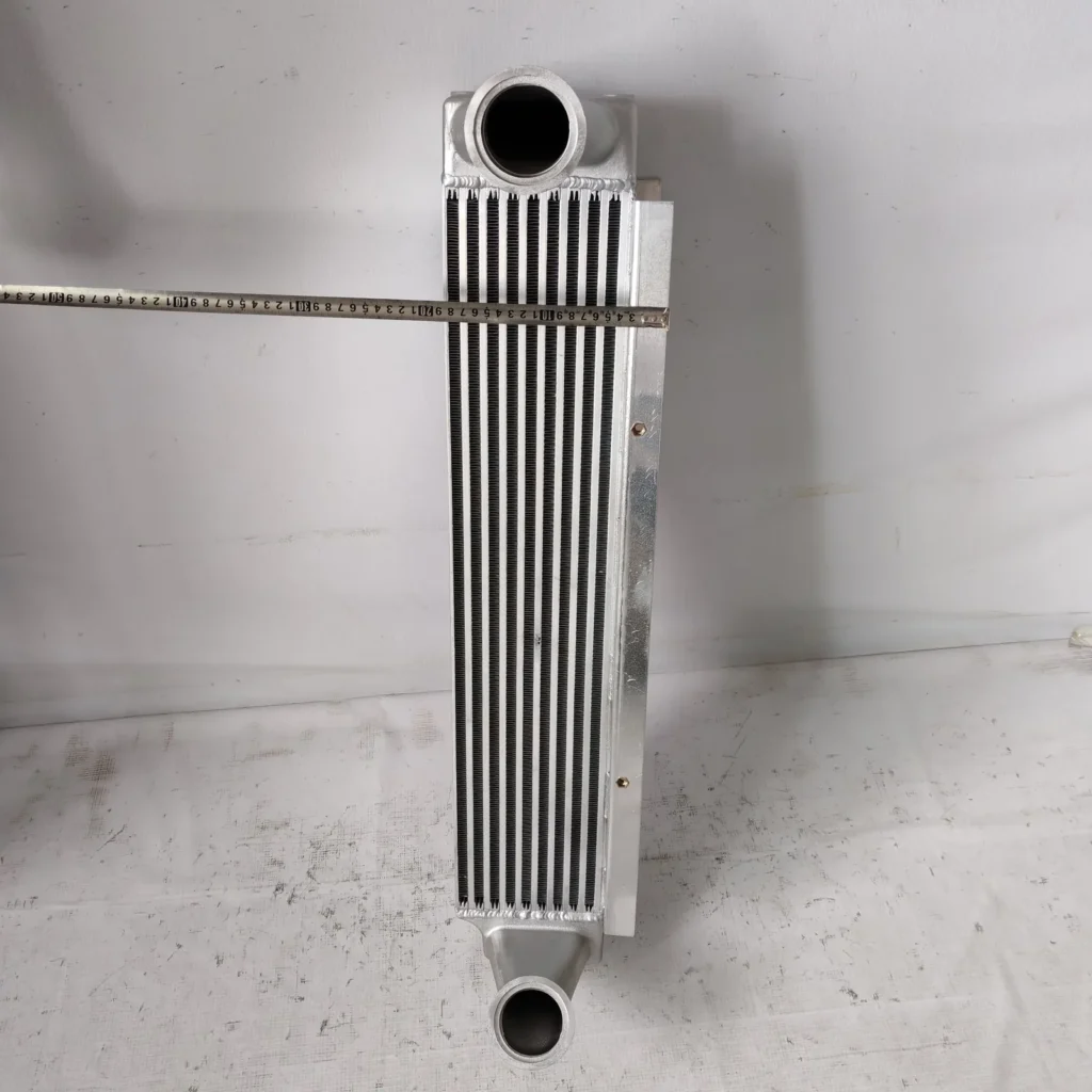 Volvo EC210B Radiator – 890 × 195 × 223 mm